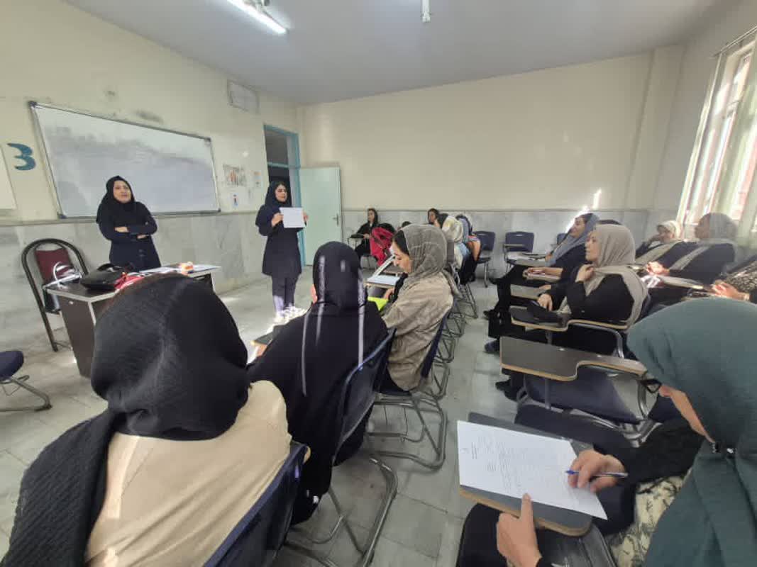 ارائه خدمات سلامت میانسالان در خانه جوان شهرستان همزمان با ولادت حضرت رقیه (س) و روز پرستار